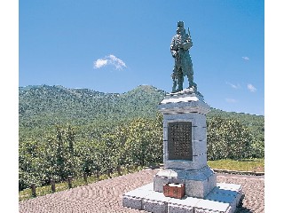 雪中行軍記念像