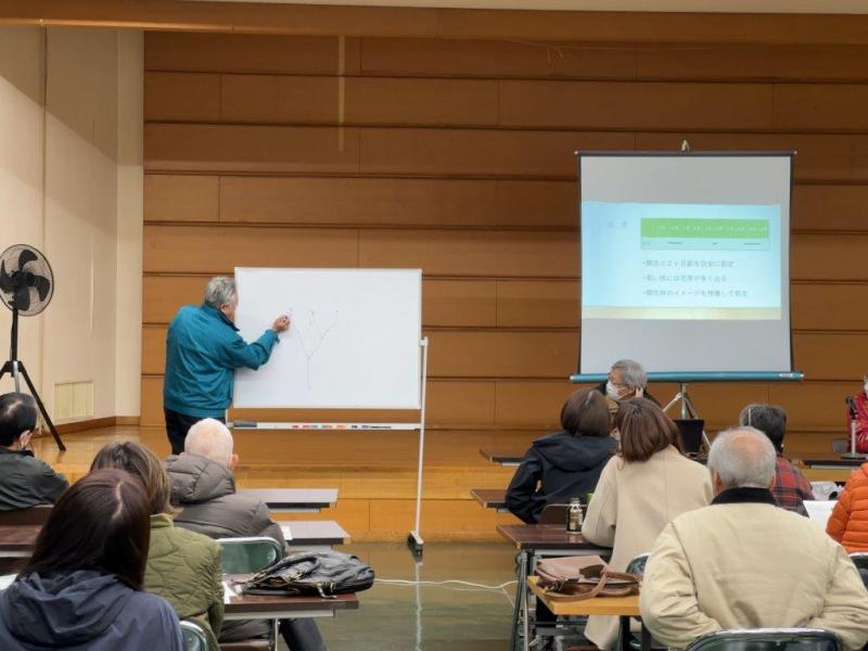 つるバラの手入れ、育て方講習会