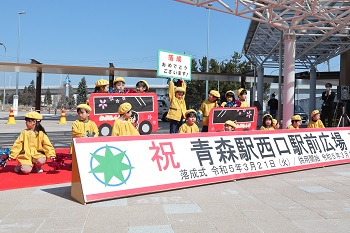 ねむのき保育園の皆さんによる踊りの披露