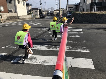 登校見守りの様子