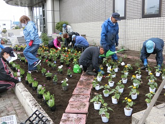 040601花壇づくり3