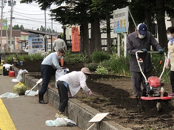 花壇整備の様子