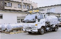 給水タンクローリー車